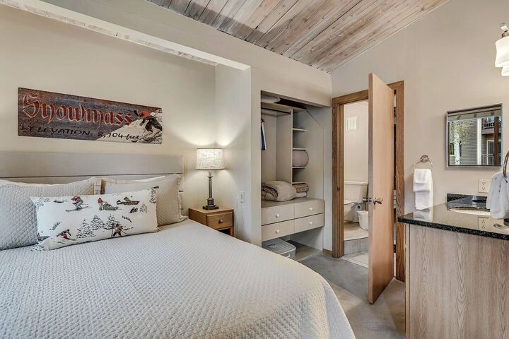 L412 - Studio Sleeping Area