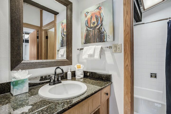 L414 - Studio Bathroom