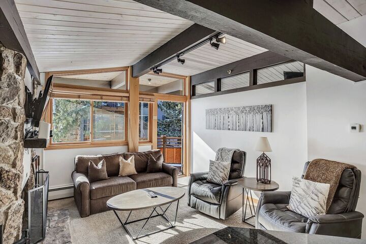 L414 - Studio Living Area