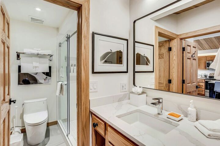 L415 - Studio Bathroom