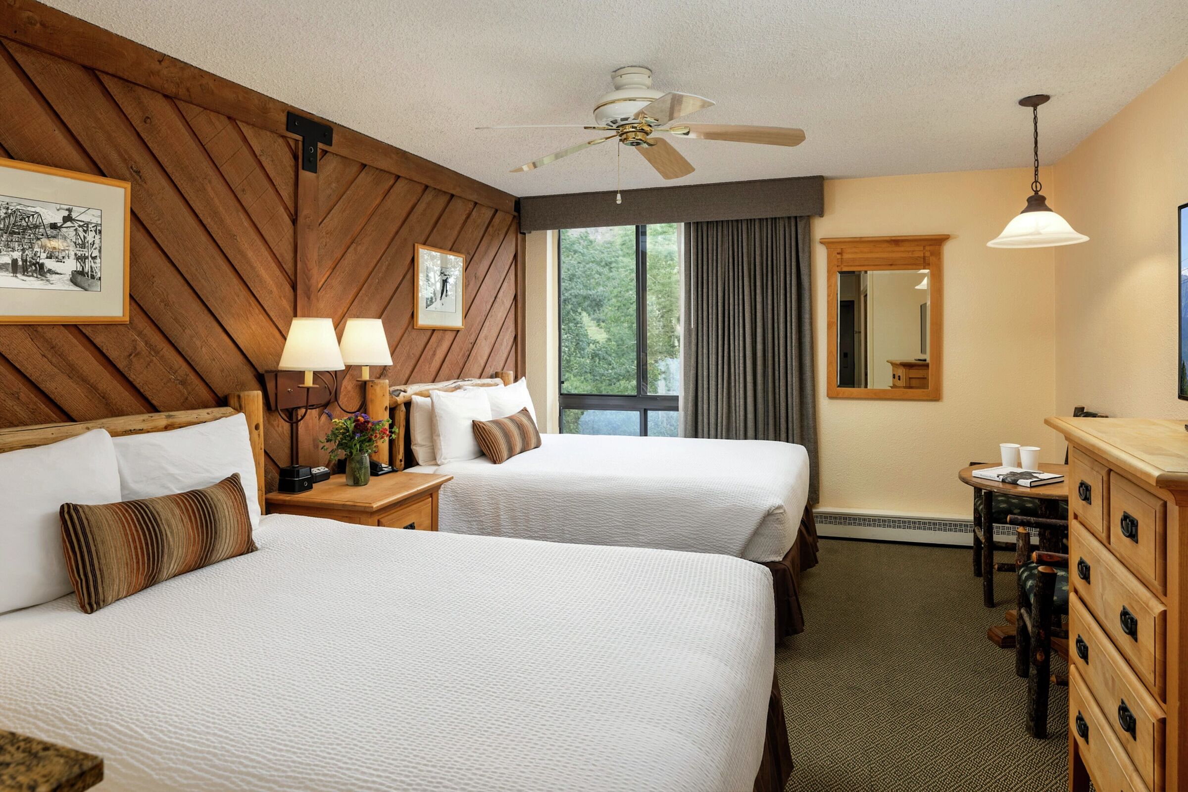 Deluxe 2 Queen Mountain View Room - Guest Room