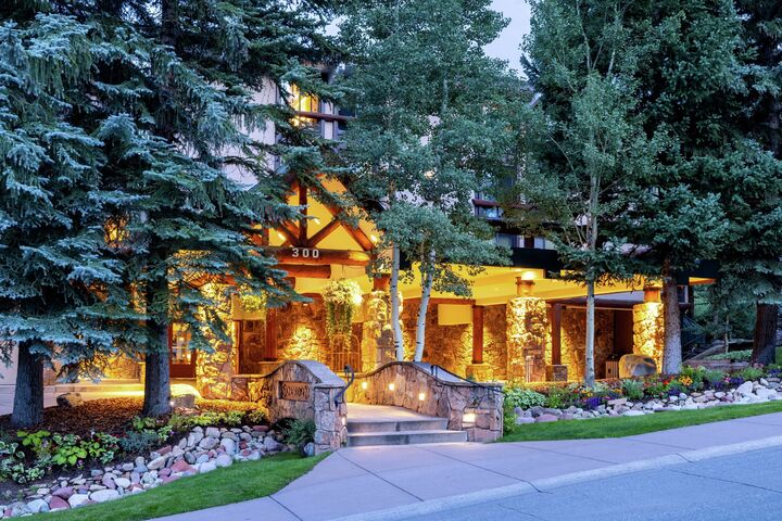 Stonebridge Inn Exterior