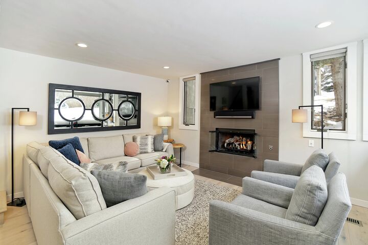 #04 - Living Area