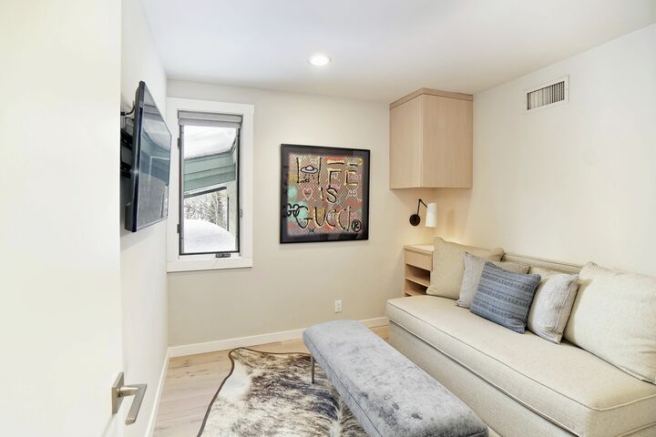#04 - Bedroom