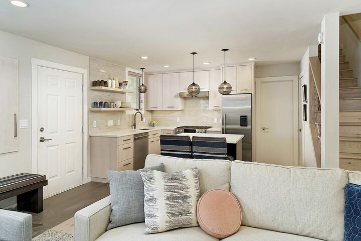 #04 - Living Area