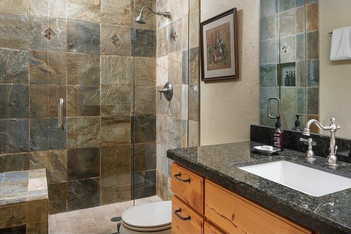 #08 - Bathroom