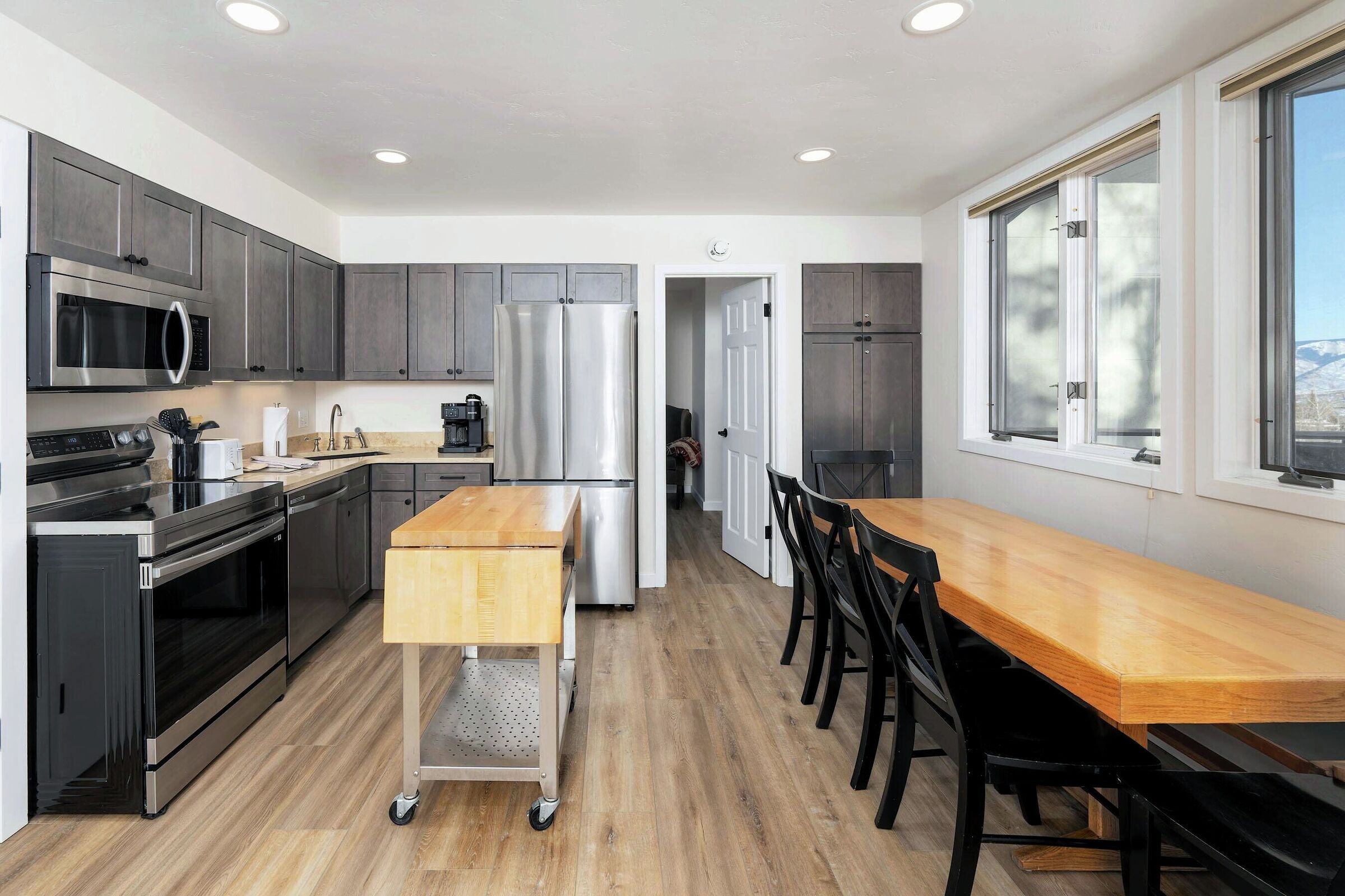 Dining Area & Kitchen