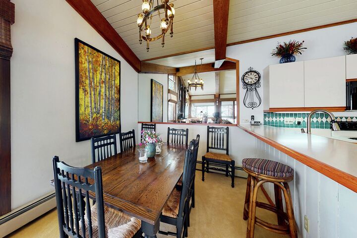 #603 Leaf - Dining Area