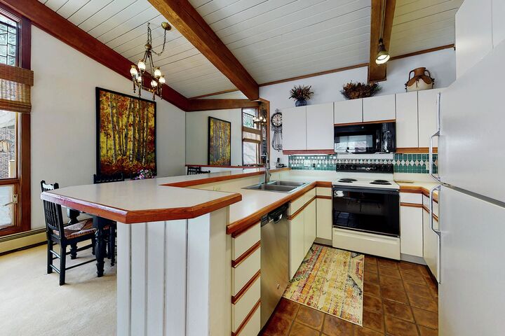 #603 Leaf - Kitchen