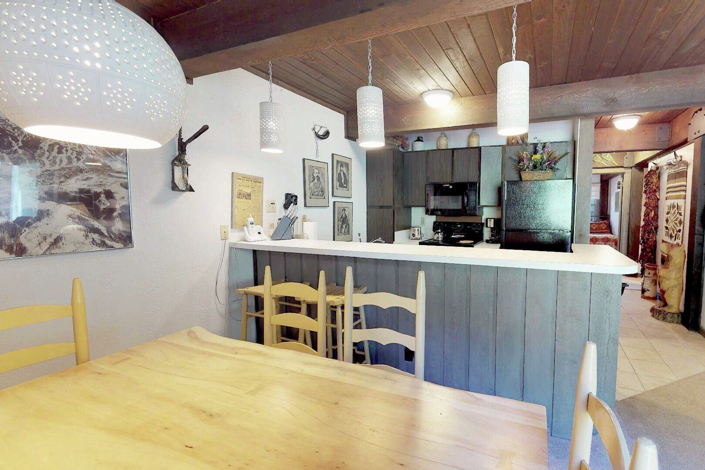 Dining Area & Kitchen