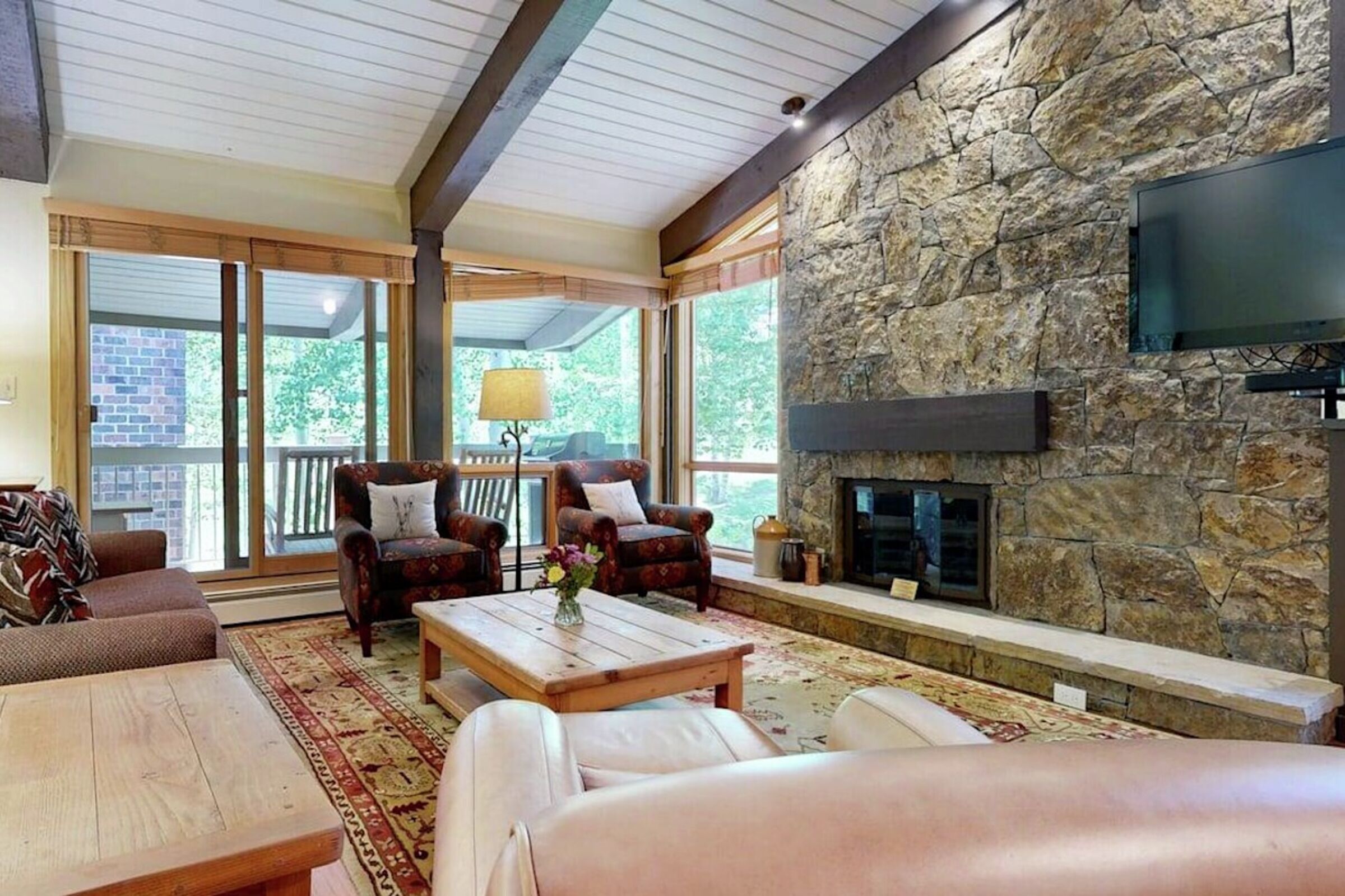 #409 Slope - Living Area