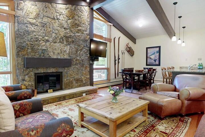 #409 Slope - Living Area