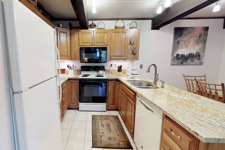 #301 Leaf - Kitchen
