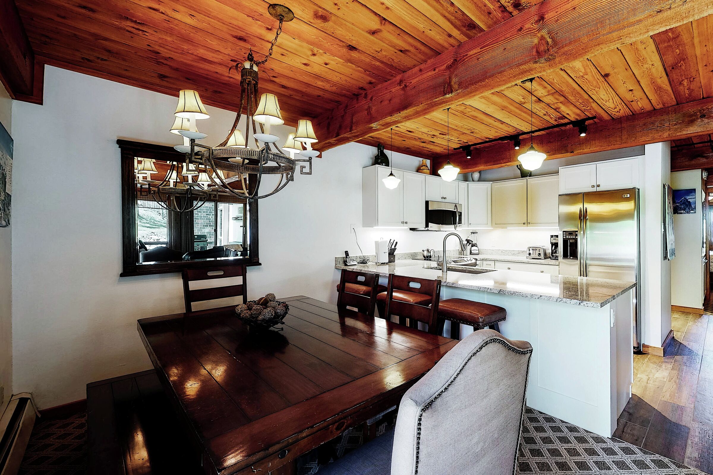 Dining Area & Kitchen