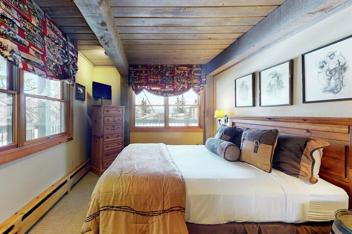#208 Slope - Bedroom