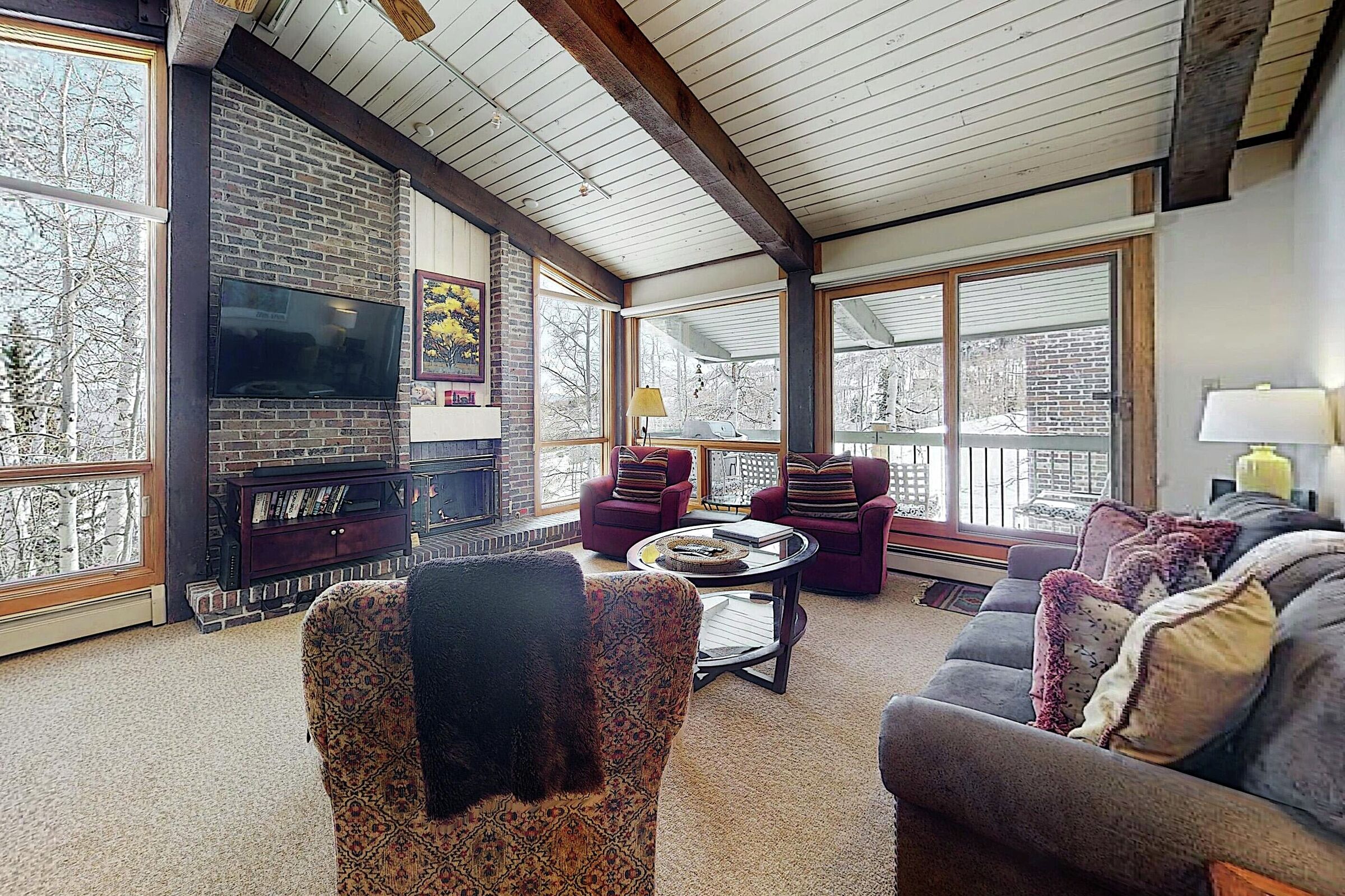 #303 Leaf - Living Area