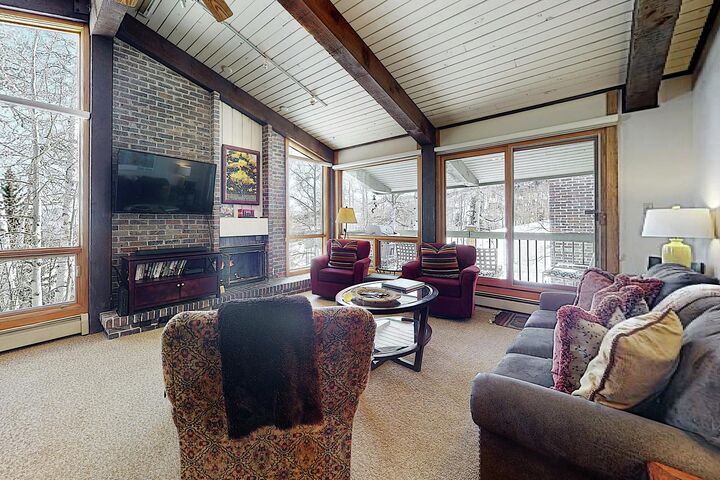 #303 Leaf - Living Area