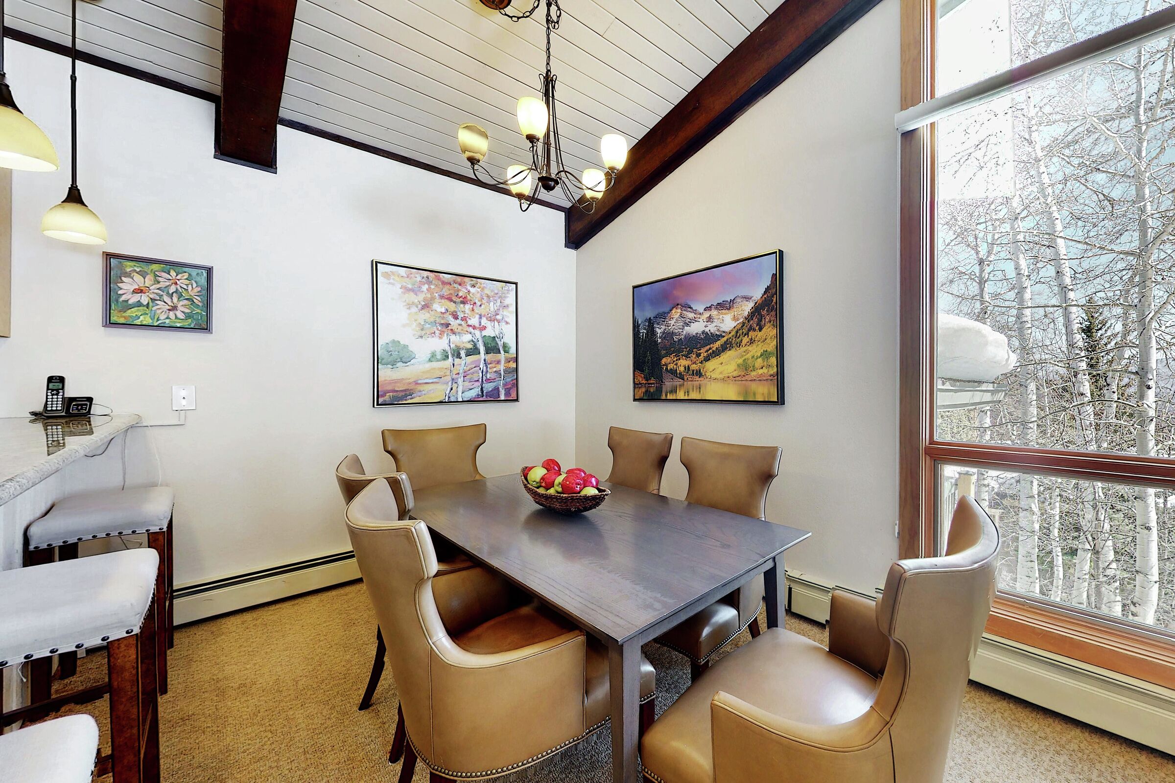 #303 Leaf - Dining Area