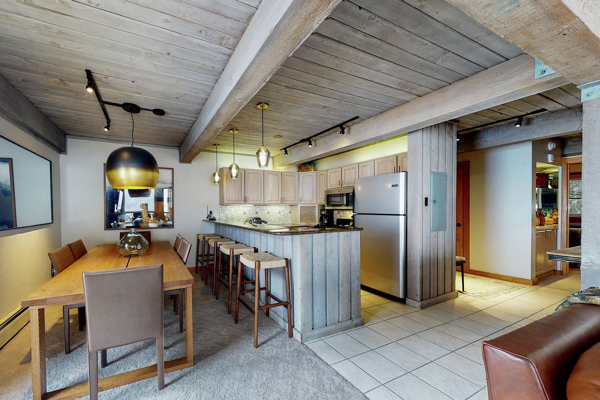 Dining Area & Kitchen