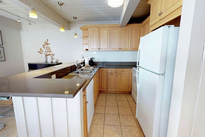 #305 Slope - Kitchen