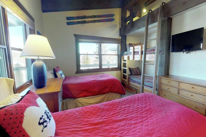#407 Slope - Bedroom