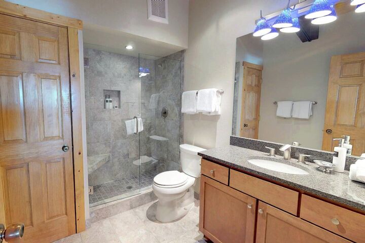 #407 Slope - Master Ensuite Bathroom
