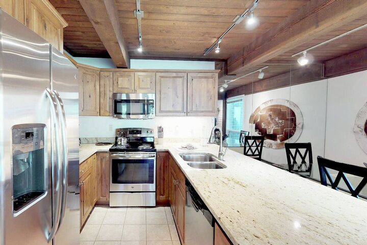 #202 Summit - Kitchen