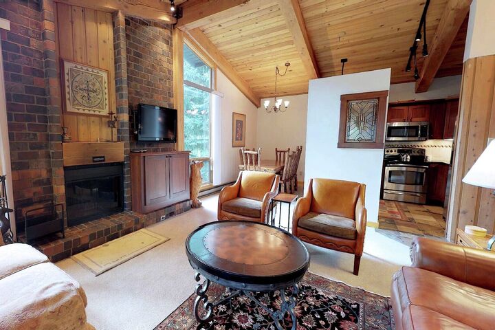 #308 Summit - Living Area