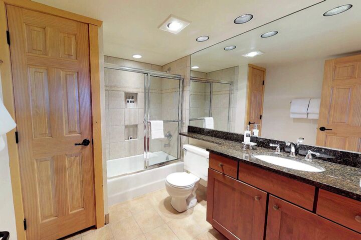 #308 Summit - Master Ensuite Bathroom