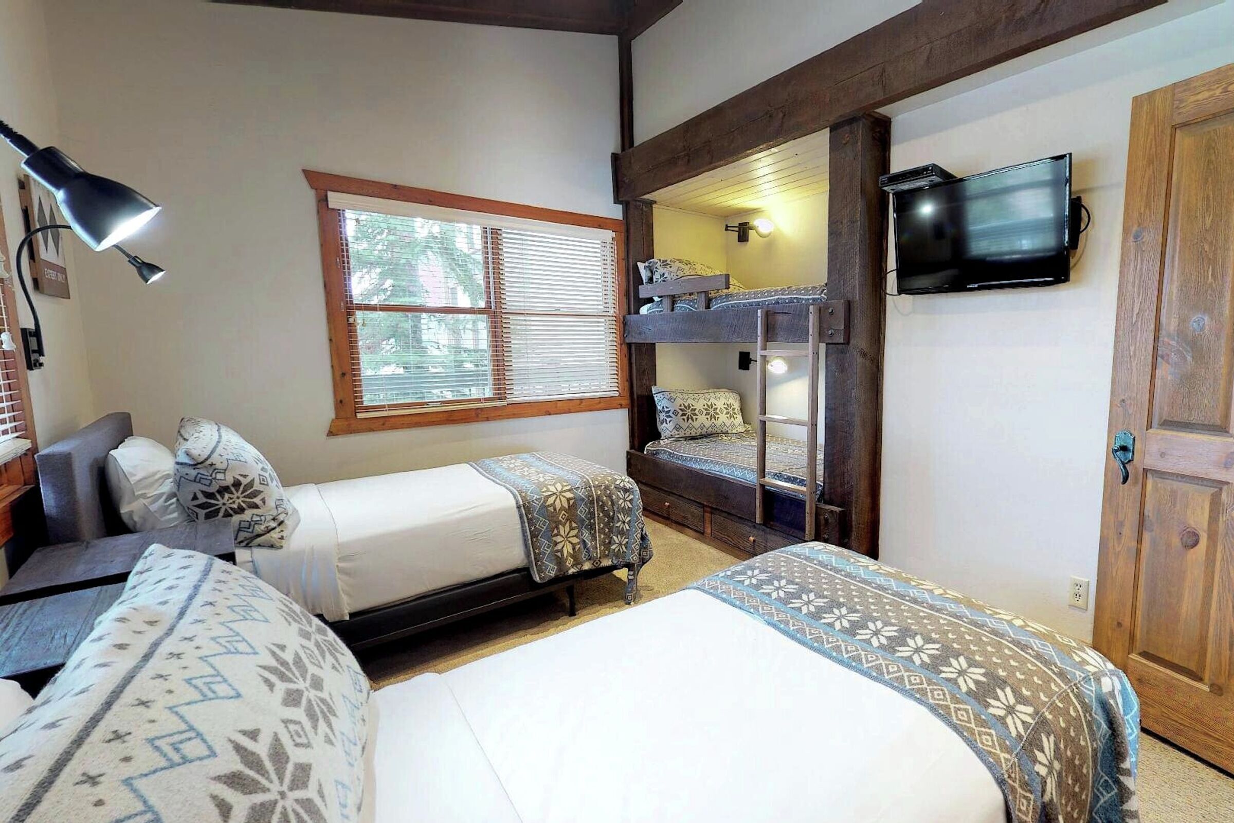 #405 Slope - Bedroom
