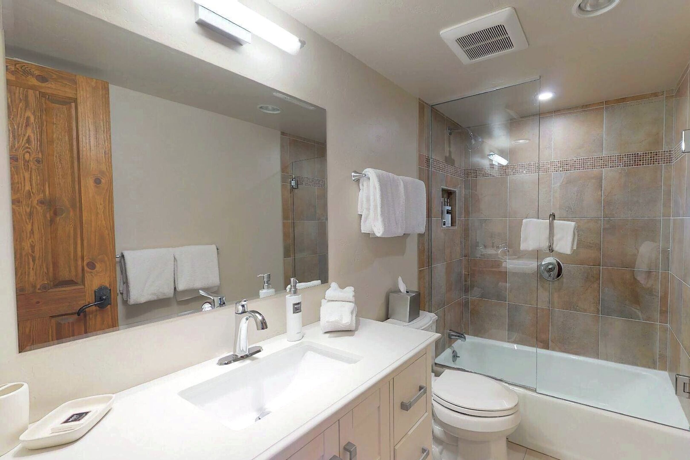 #405 Slope - Bathroom