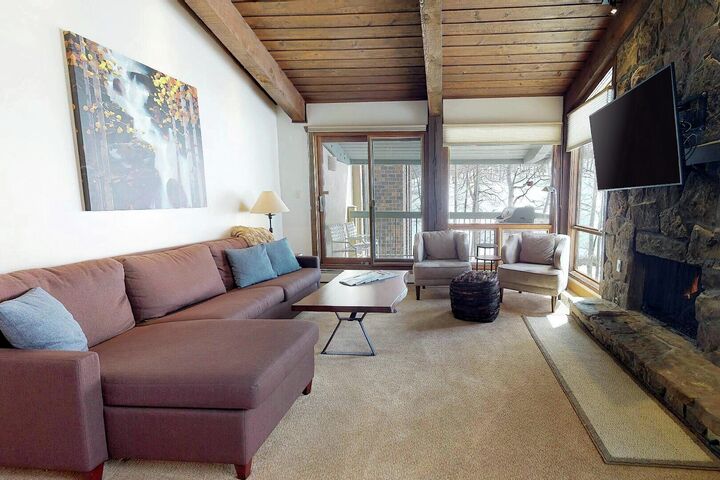 #405 Slope - Living Area