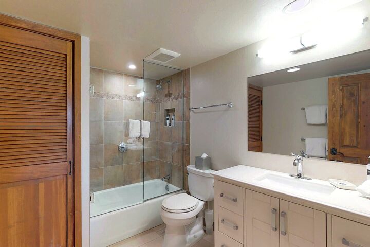 #405 Slope - Master Ensuite Bathroom