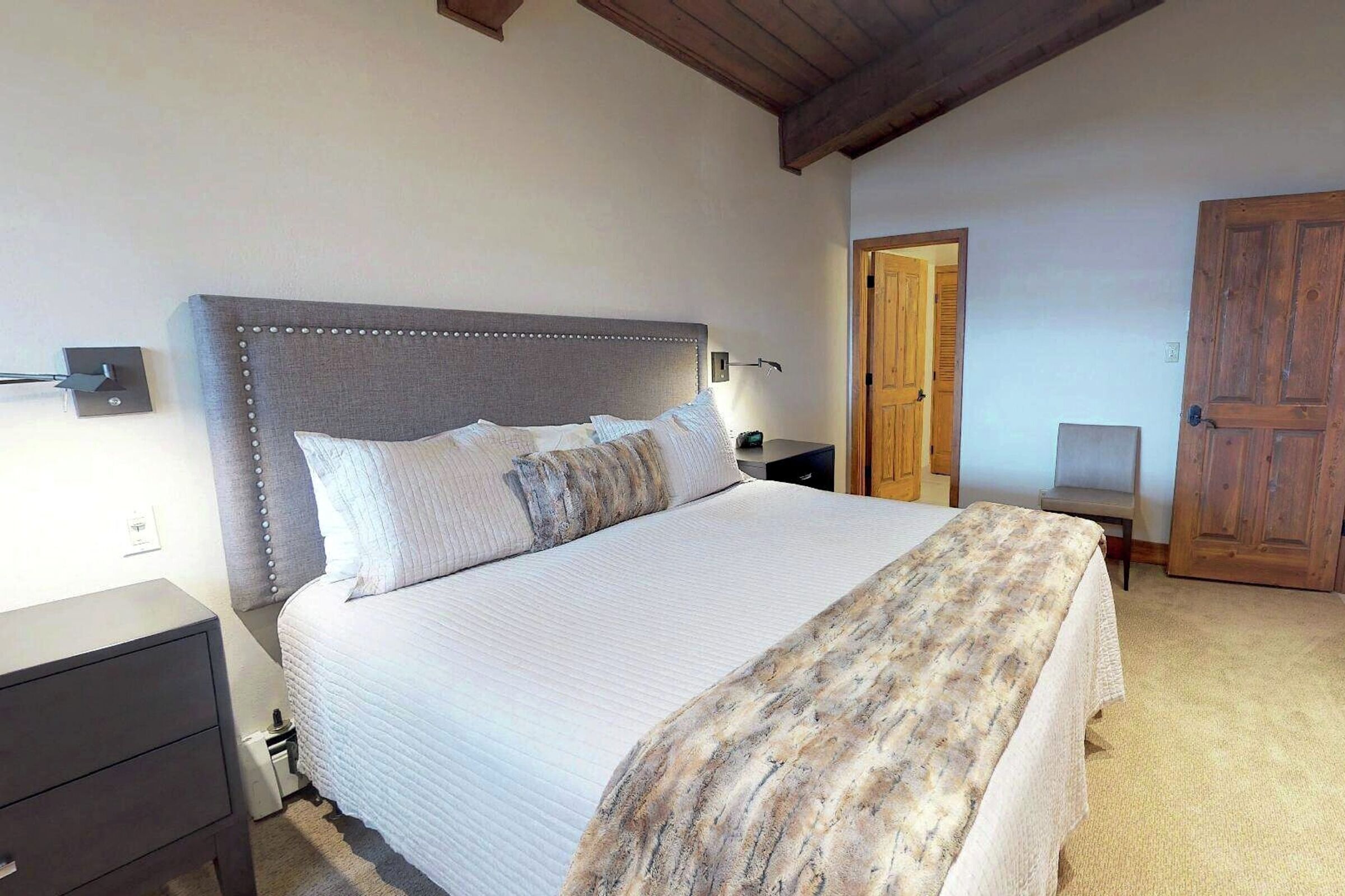 #405 Slope - Master Bedroom