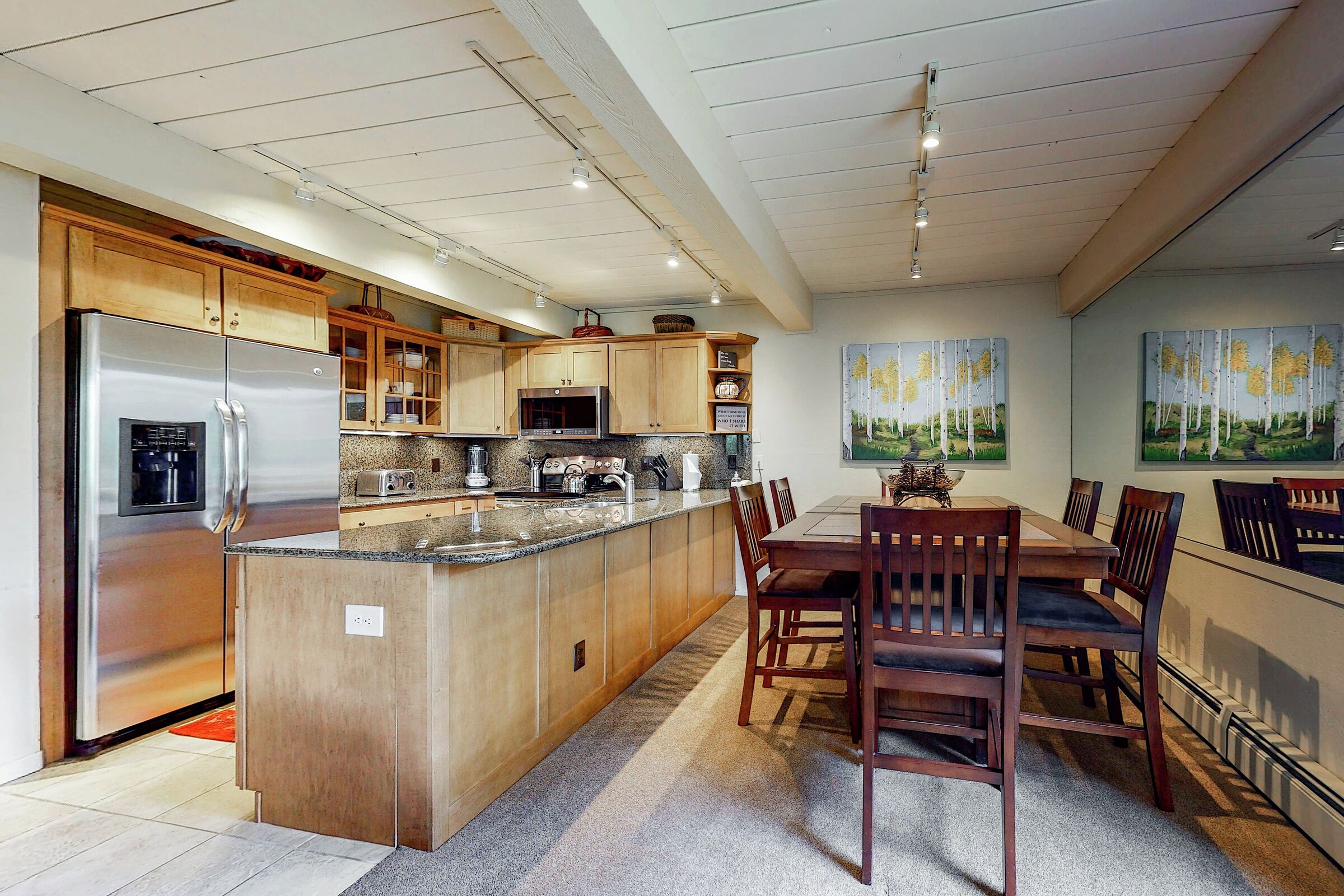 Dining Area & Kitchen