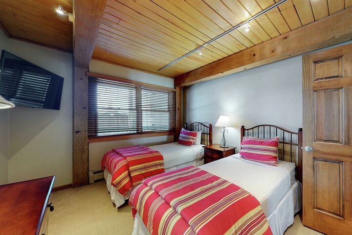 #602 Leaf - Bedroom