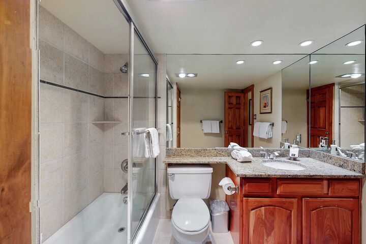 #602 Leaf - Bathroom