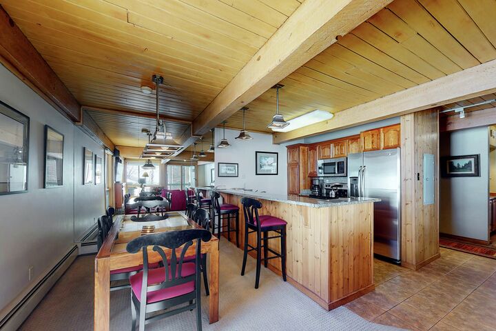 #602 Leaf - Dining Area & Kitchen