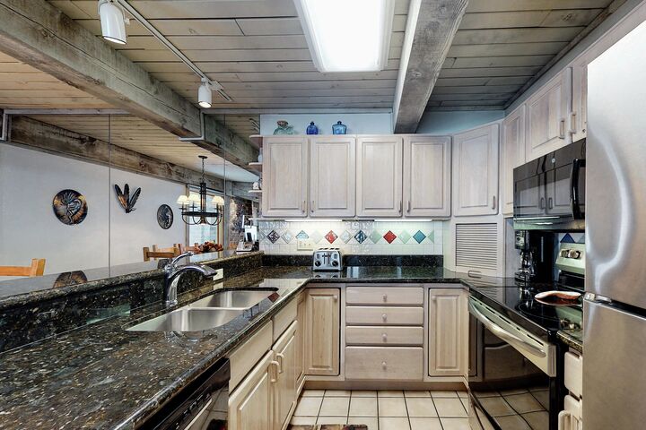 #208 Trails - Kitchen