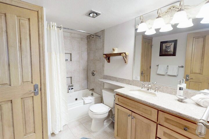 #206 Summit - Bathroom
