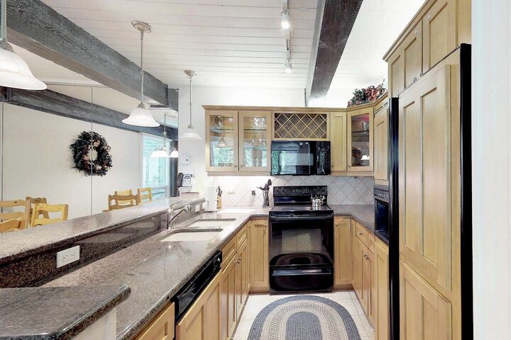 #206 Summit - Kitchen