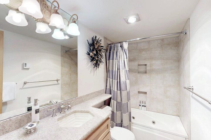 #206 Summit - Bathroom