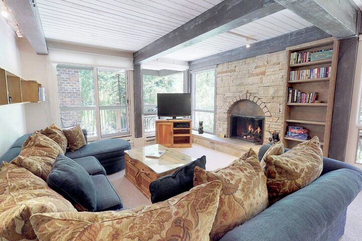 #206 Summit - Living Area