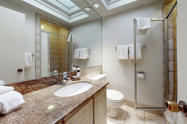 #803 Leaf - Bathroom