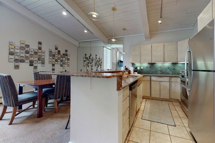 #803 Leaf - Kitchen