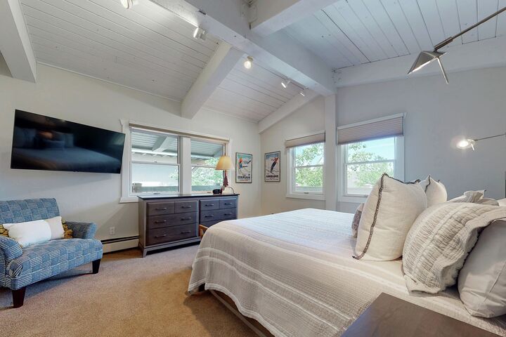 #803 Leaf - Master Bedroom
