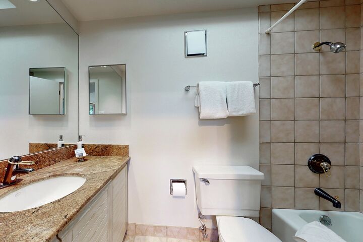#803 Leaf - Master Ensuite Bathroom