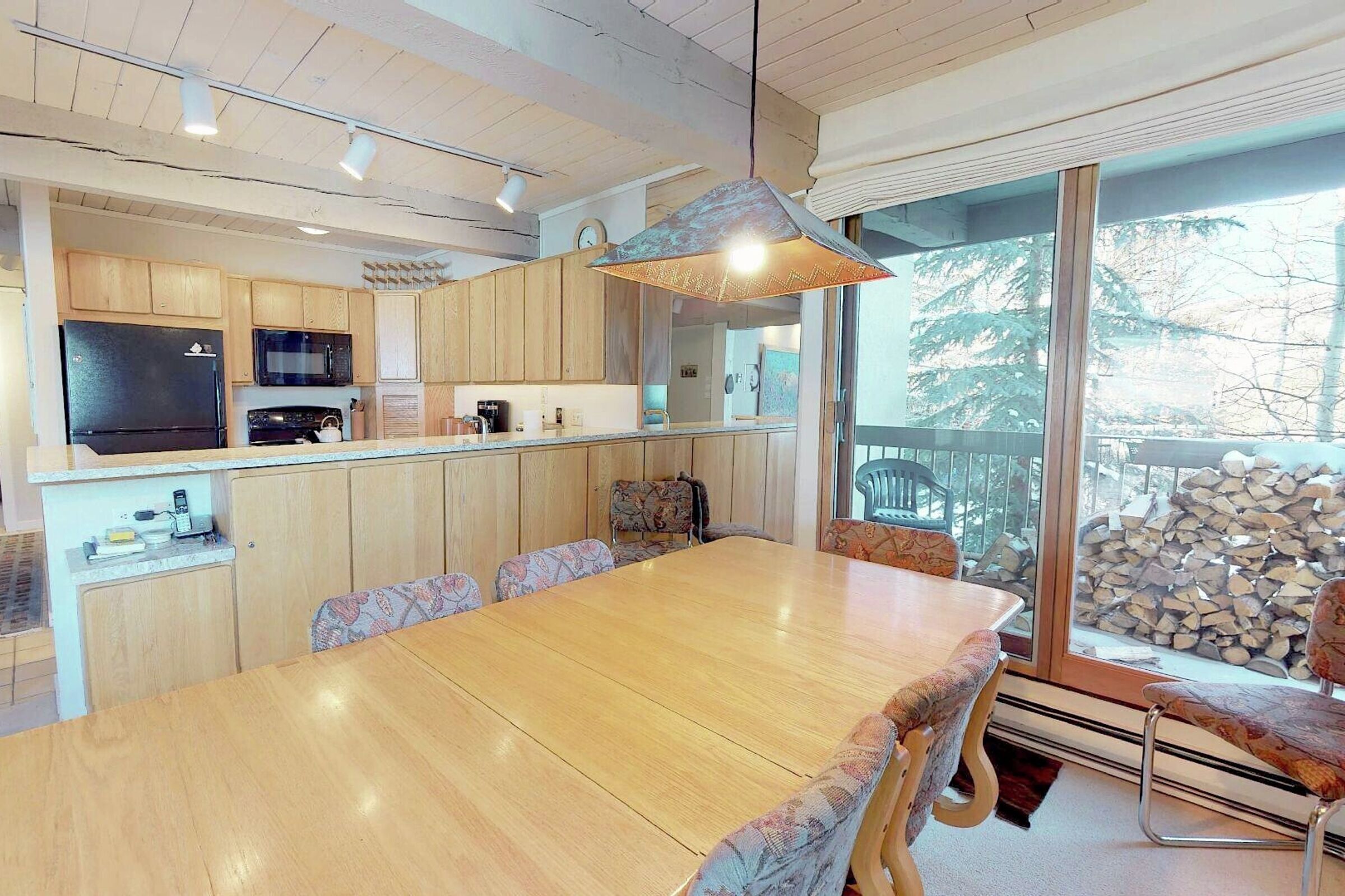 Dining Area & Kitchen