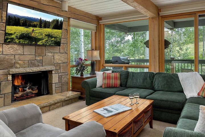 #203 Slope - Living Area