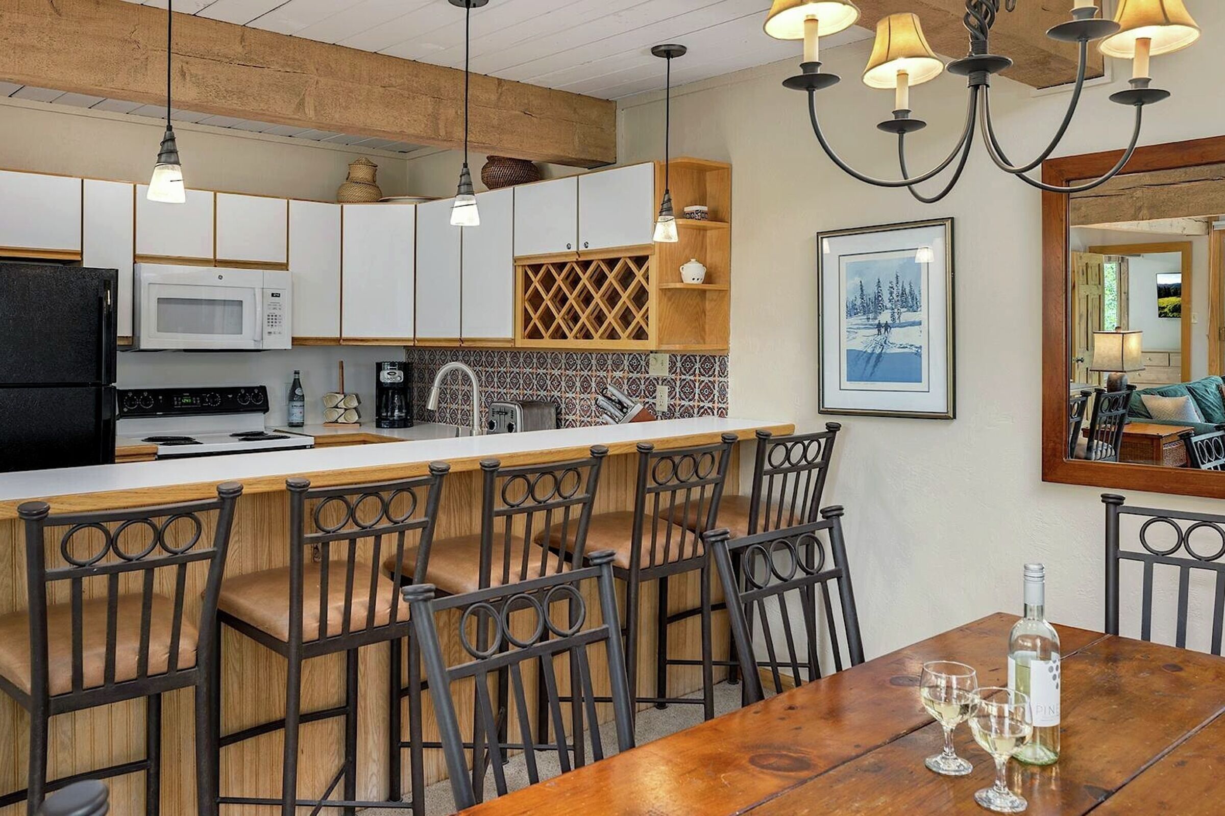 Dining Area & Kitchen